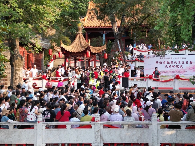 情定古榴園 共締百年好——懷遠(yuǎn)白乳泉風(fēng)景區(qū)首屆交友聯(lián)誼會(huì)浪漫舉行